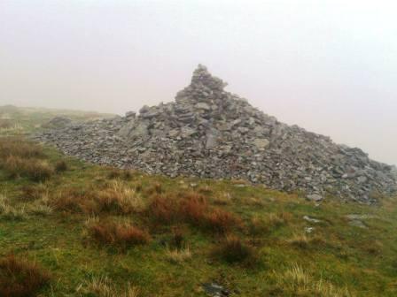 A cairn on the way up the Great Coum