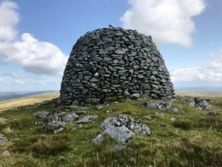Huge pudding-shaped summit cairn
