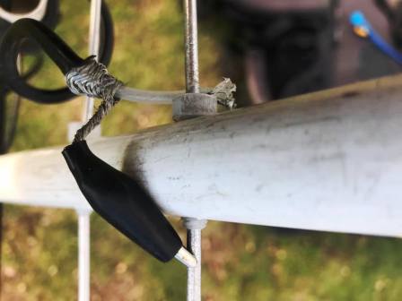 Makeshift connection to driven element for crocodile clip-less feeder core!