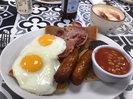 Breakfast in a cafe near Belfast docks