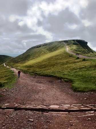 Path passing Corn Du