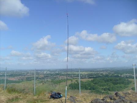 30m dipole overlooking Bardon quarry