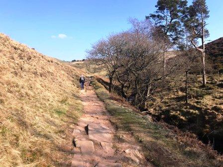 Continuing the long climb back up towards Flash