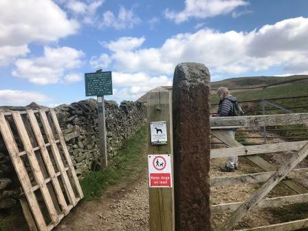 Path signpost "Via Kinder Valley to Edale"