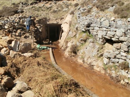 Working party on the mine entrance