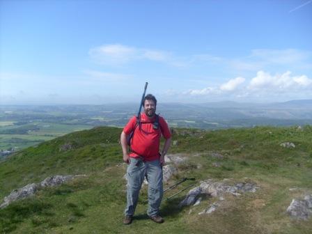 Tom arrives on summit