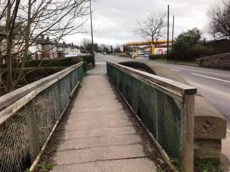 Footbridge parallel to the road canal bridge