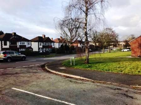 Junction of Robin Lane and Lyme View