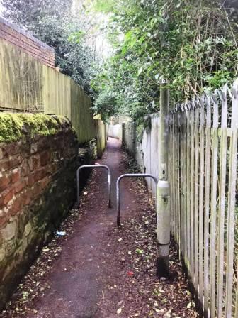 Ginnel from Thw Walks to Cruso Street