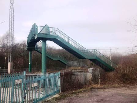 Footbridge over the railway at the end of Gaw End Lane