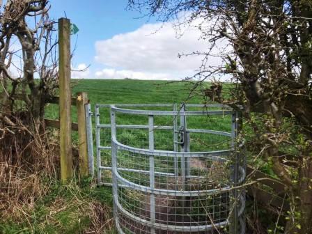 This is the right turning onto the relatively new public footpath