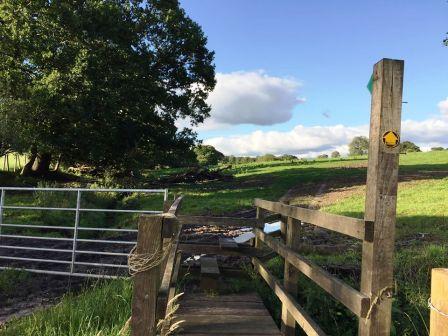 Path from Dark Lane to Underbank Farm