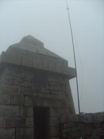 80m antenna outside the shelter in which we operated