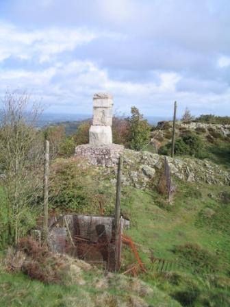 Monument on Moel y Golfa