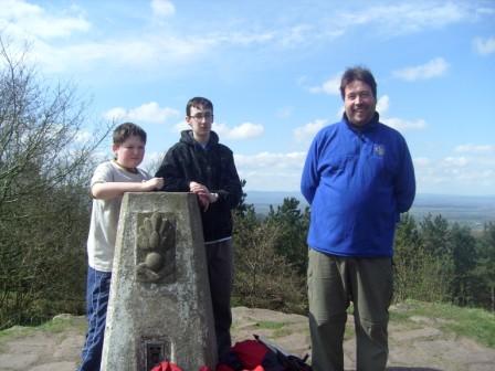 Liam, Jimmy & Tom arrive on summit