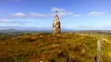 Monument on the final approach to Dooish summit