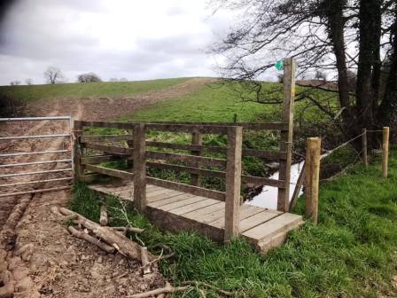 Dark Lane, start of path to Underbank