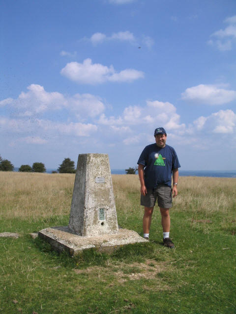 Tom MX1SWL/P at the summit of Butser Hill G/SE-004