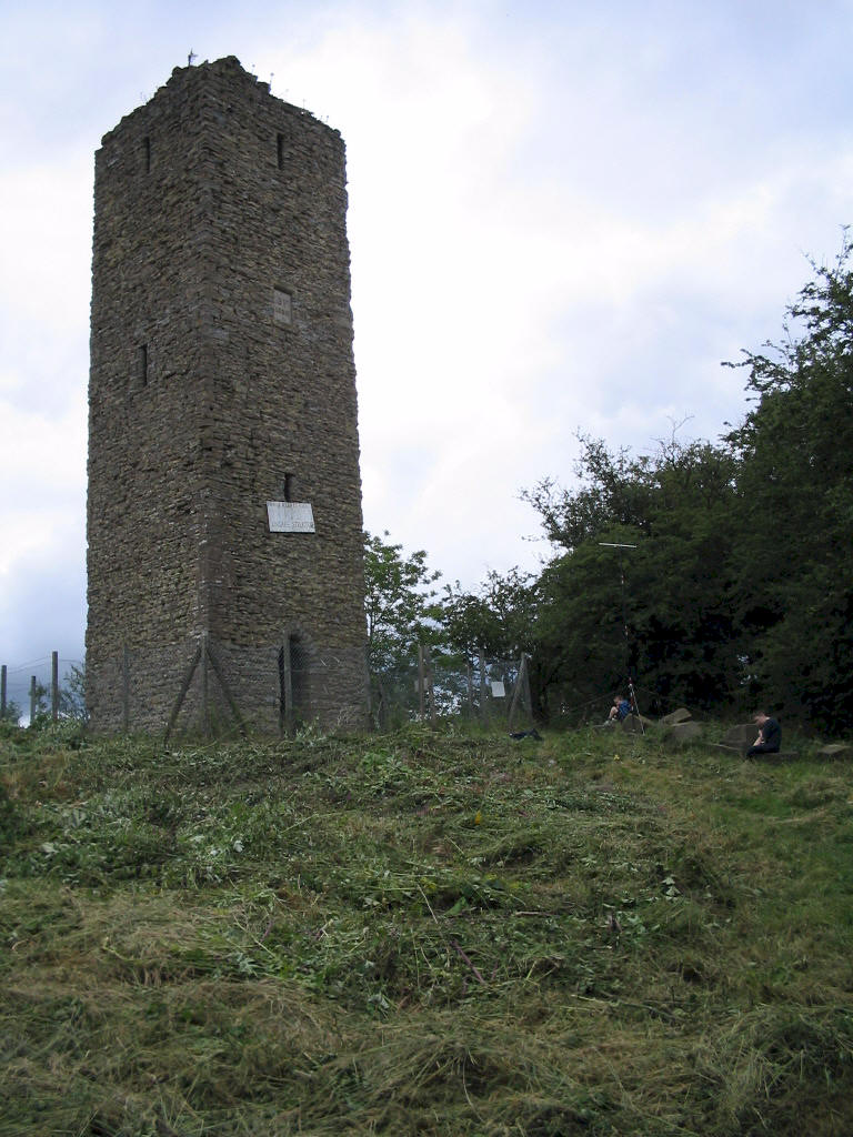 The folly on the summit of Callow Hill