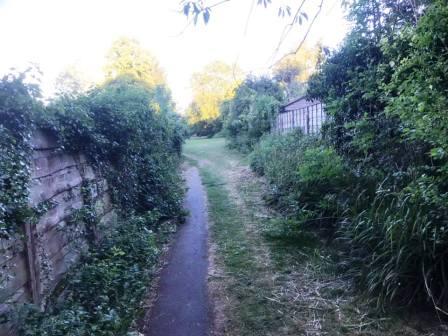 Greenway route between backs of houses on Greenside estate